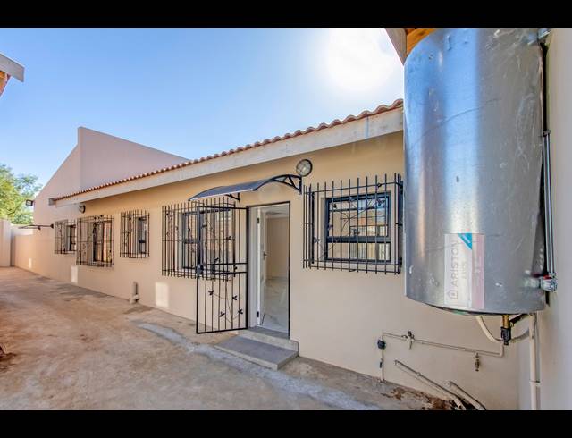 2 BEDROOM FREESTANDING TO LET IN MARLBORO GARDENS